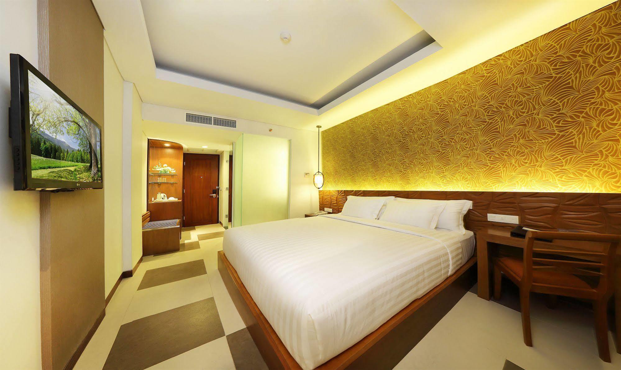 Sun Island Hotel & Spa Legian Экстерьер фото